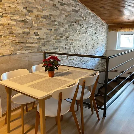 U Martina Konukevi *